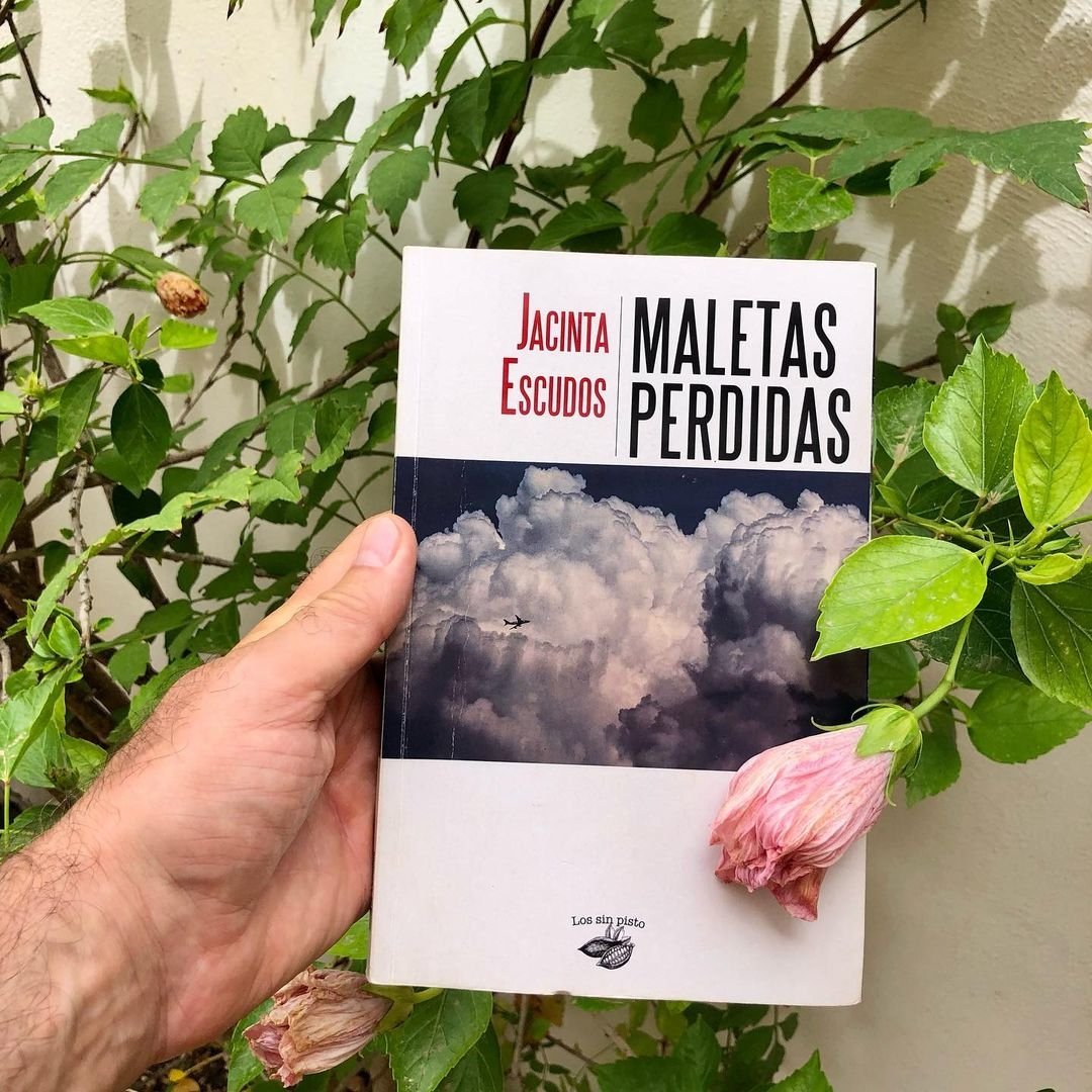 Los sin pisto on Twitter: "En Instagram comentaron esto del libro "Maletas perdidas" de Escudos. Pídalo nuestro WA (503) 7682-4079 o a editexto@gmail.com. https://t.co/Dqk45ujCb9" / Twitter