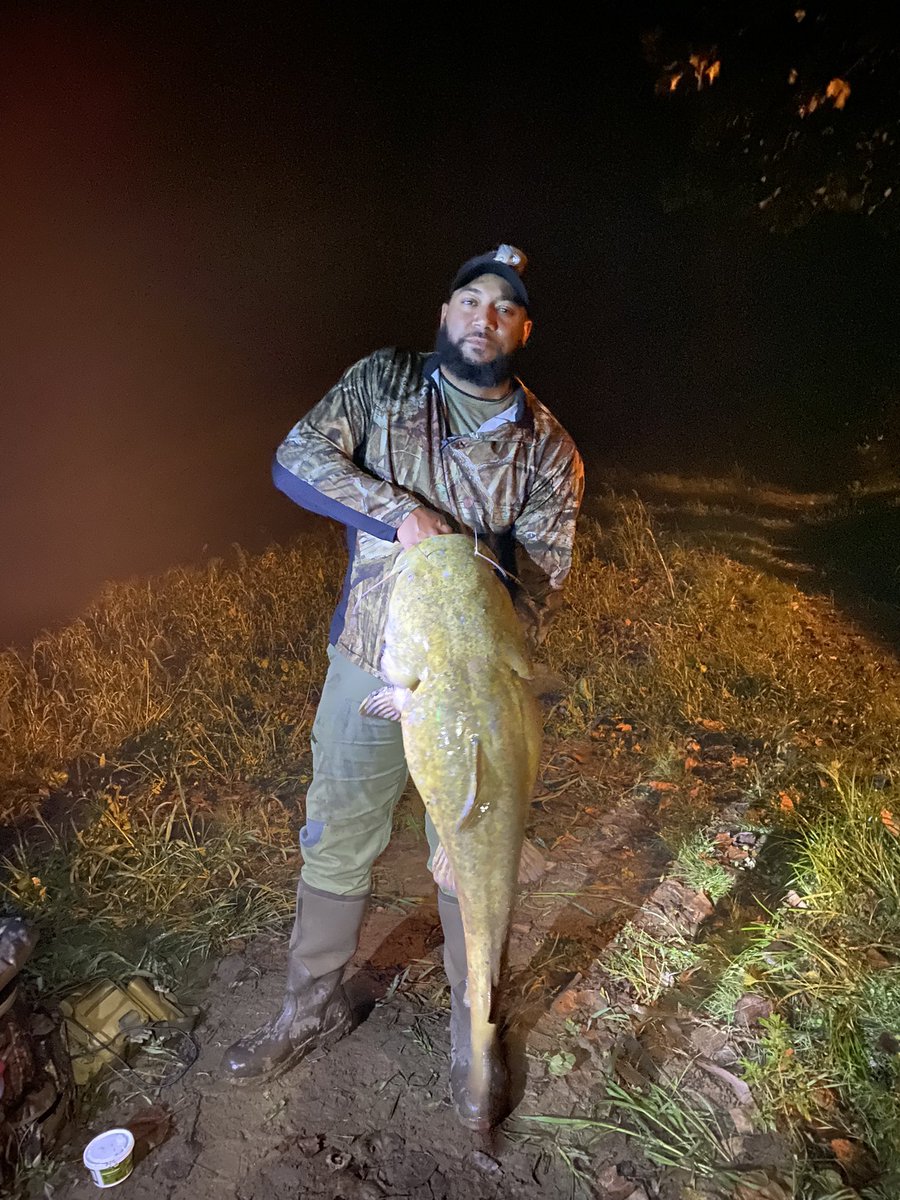 EDLEY_84's tweet photo. 41lb Shovel Head Catfish!!! #Catfish #riverfishing https://t.co/Mkl6K2H0zk