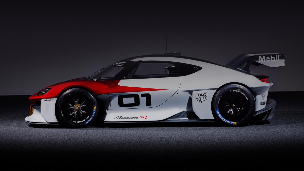 Jordi_jjs's tweet photo. 🔮Cositas que se van presentado en Múnich... Un Porsche eléctrico de carreras, un compacto para el futuro de BMW, lo mismo pero más macarra de Cupra y el horrible EQE de Mercedes.
#IAA21 https://t.co/UaV6Ogrw9R