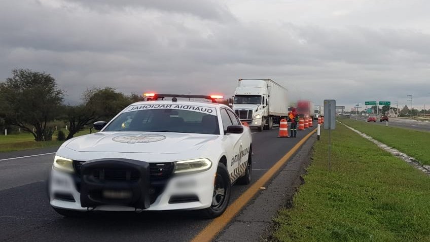 #TómeloEnCuenta en #SLP se registra reducción de carril de circulación por labores de mantenimiento, entre el km 175+000 al 178+000 carretera (2190) Querétaro - San Luis Potosí, mismo tramo, dirección Querétaro. Atienda indicación vial