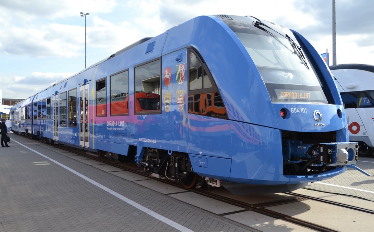 tgvdu45's tweet image. Allez, ça me donne envie de ressortir des photos d’#InnoTrans 2016, quand le #Coradia #iLint @Alstom a été dévoilé…