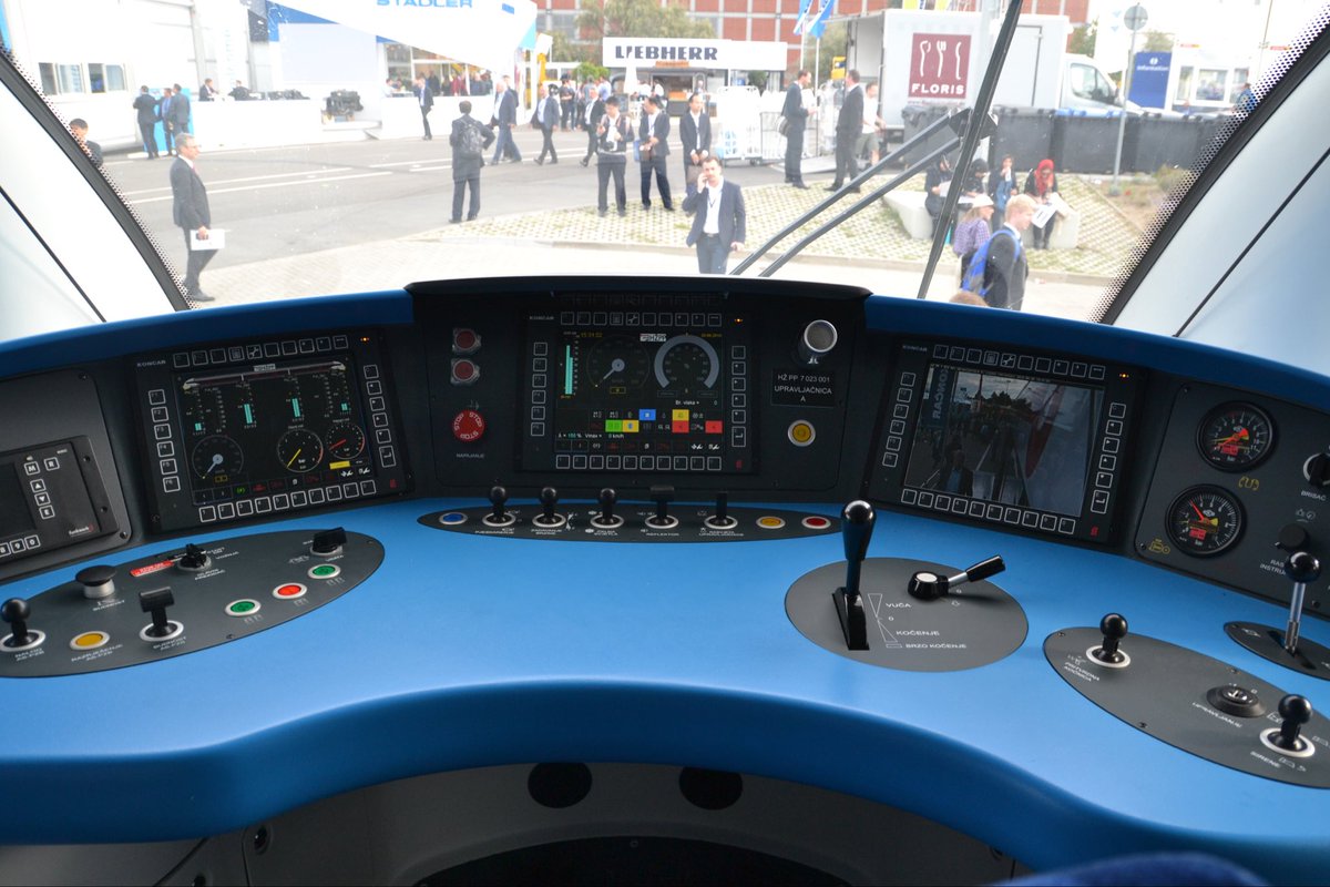 tgvdu45's tweet image. Allez, ça me donne envie de ressortir des photos d’#InnoTrans 2016, quand le #Coradia #iLint @Alstom a été dévoilé…