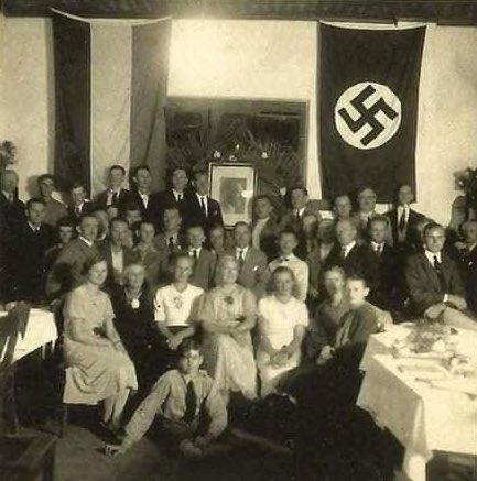 fabian_1978's tweet photo. El 6 de setiembre de 1945, el gobierno de Higinio Morínigo decretó la clausura y liquidación de varias entidades nazis, entre ellas el Deutscher Sport Club, de Encarnación; el Verein Patria, de Altos; Bund Deutscher Menonitem, de colonia Fernheim; Club Alemán y Sangesrunde, de… https://t.co/8SkcutthIV
