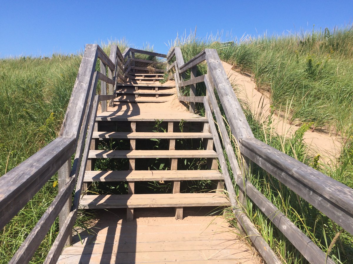 katechkah's tweet photo. 8-9/2017 Po desetidenní pauze v Charlottetown je čas opět zabalit a vyrazit směr západ, #lajftrip pokračuje. Východněji by to sice šlo, ale máme velkolepé plány ve Skalistých horách a zima se už blíží. Malá ochutnávka našich dní na Prince Edward Island. https://t.co/Ph4OBnKAaZ