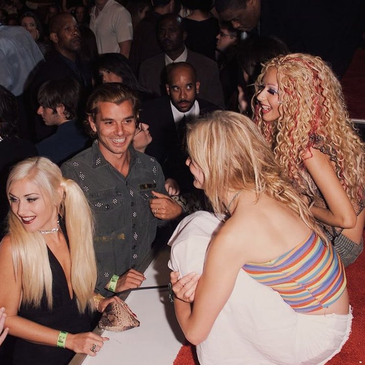 RT @XtinaLoverr: christina aguilera, cameron diaz, gwen stefani and gavin rossdale at the mtv movie awards (2001) https://t.co/y1HewXjJb0