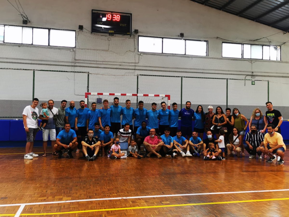 Dissabte vem acomiadar un dels jugadors més veterans i amb més experiència del club.
•
Aquest no és un altre que Seco . Després de més de 10 temporades al club acaba etapa amb nosaltres i vem voler rendir-li un homenatge amb  familiars👨‍👩‍👧‍👦, companys i amics⚽️. (1/2)
