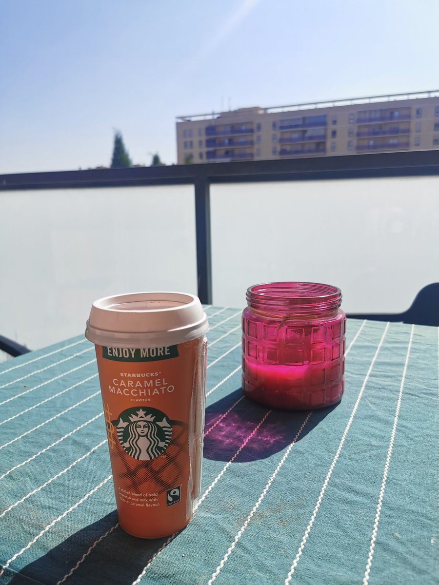 A probechemos lo que queda del veranos con un súper café XXL. Starbucks CARAMEL MACHIATO. Delicioso.

Y tu, ¿Lo has probado ya?

#CafeFrio
#ChilledClassics
#StarbucksRTD
#Muestras