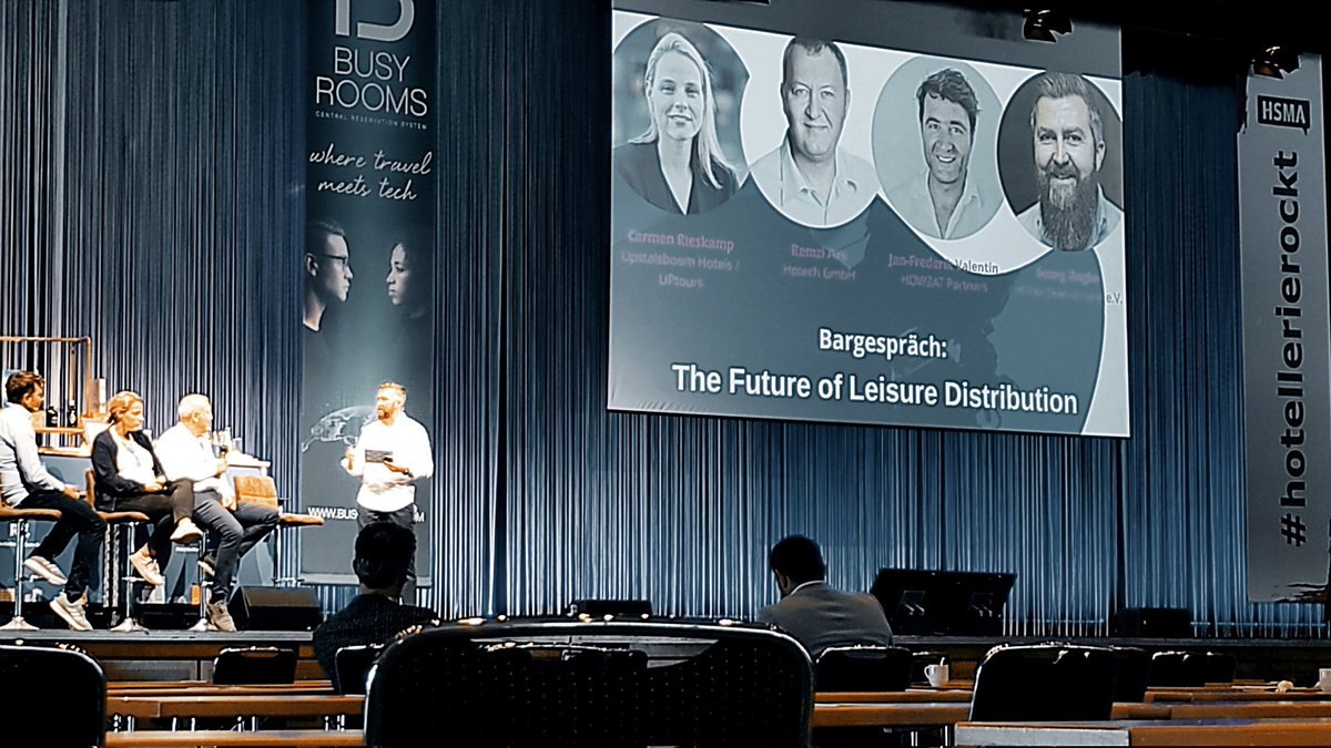 JemArmes's tweet photo. Larger than life! @georgziegler and friendson stage fixing The Future of Distribution ❤️ Again. 💪 #hsmaemiceday21 #hotellerierockt https://t.co/HGmQfyWKJl