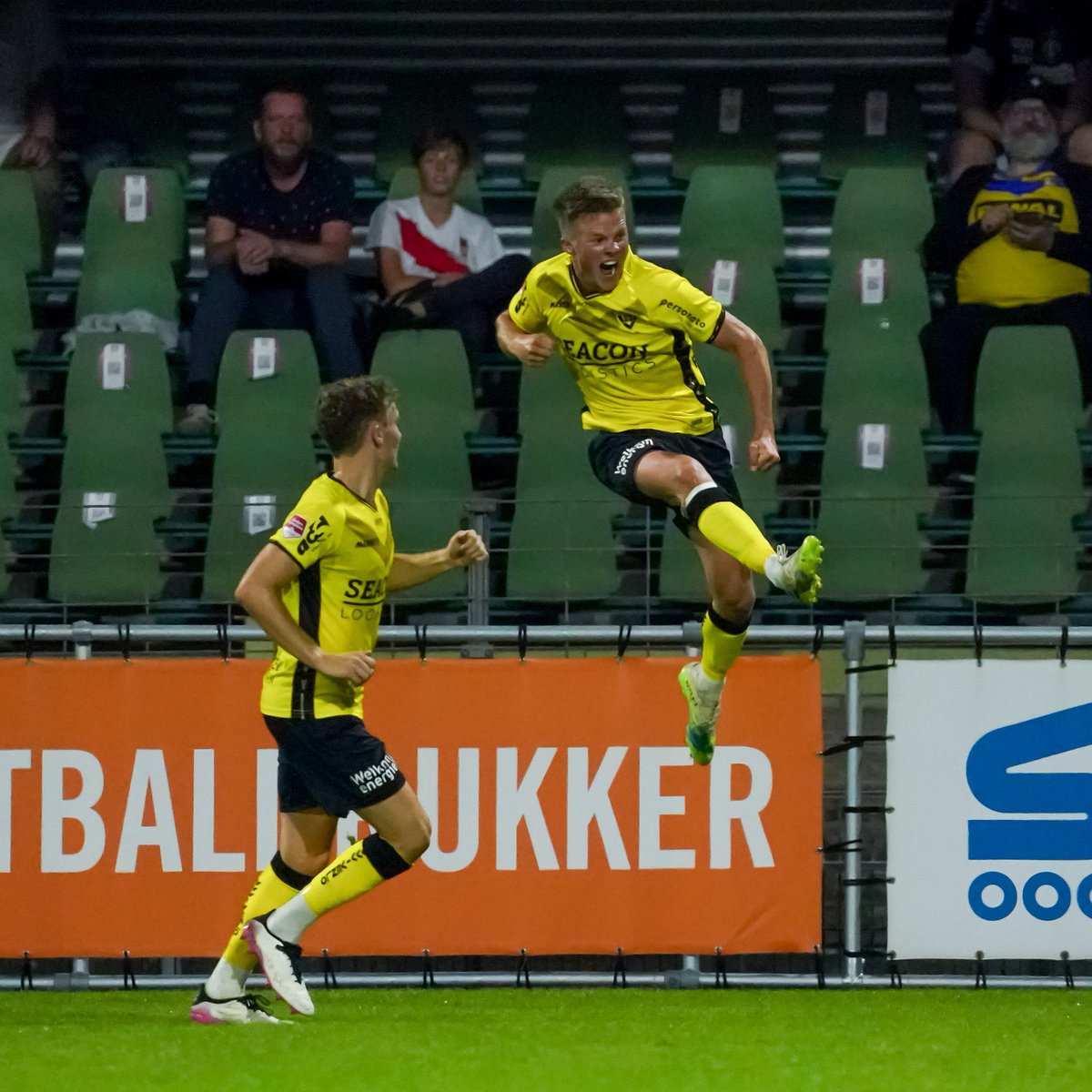 Schinkske's tweet photo. Dit zien pas foto’s !!!
#smans @VVVVenlo #VVVVenlo #mieters #DORVVV 0-1 https://t.co/eLdhtEOB86