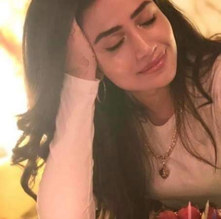 zfatima89's tweet photo. تَمنا میں تری مِٹ جَائے دِل، ہَاں یہ تو مُمکن ھَے
مـرے دِل سے مِٹے  "تـیری تَمنـا"  ھو نہیں سَکتا https://t.co/3ovoY17VxM