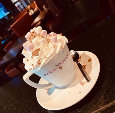 Luton_Galaxy's tweet photo. 🤤 Looks good, right? 😍

Treat yourselves to a tasty dessert or sweet drink with @CnCLuton 🍨

For opening hours and more visit: 
https://t.co/Hh7XSoddGE https://t.co/V33gHXZyJs