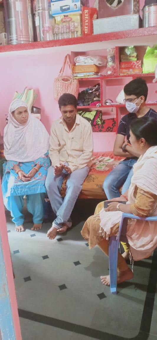 Very sad to hear about the sad demise of our Congress Party Worker Shri Bilal Qureshi Ji's mother. Visited their home for supporting the family and shared their grief. May God give strength to the bereaved family to overcome this loss.