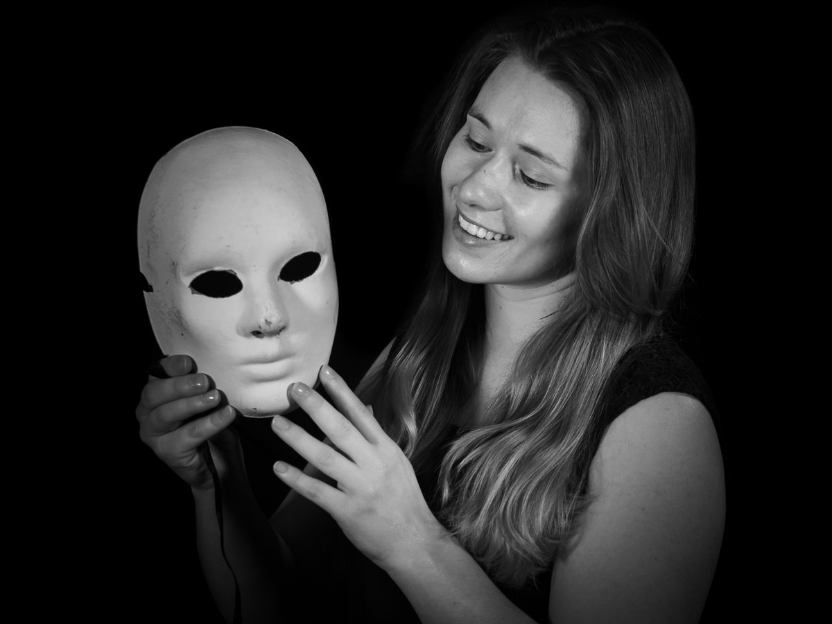 EstelleLems's tweet photo. "L'acteur apporte dans la société sa personne comme une œuvre. Il apporte sa présence, son invention, sa mémoire, ses angoisses, ses malheurs et ses déchirements, et néanmoins il fait avec cela des choses honnêtes" Antoine Vitez

#acteur  #cinéma #film #photographie #tournage https://t.co/wROWIzXNC2