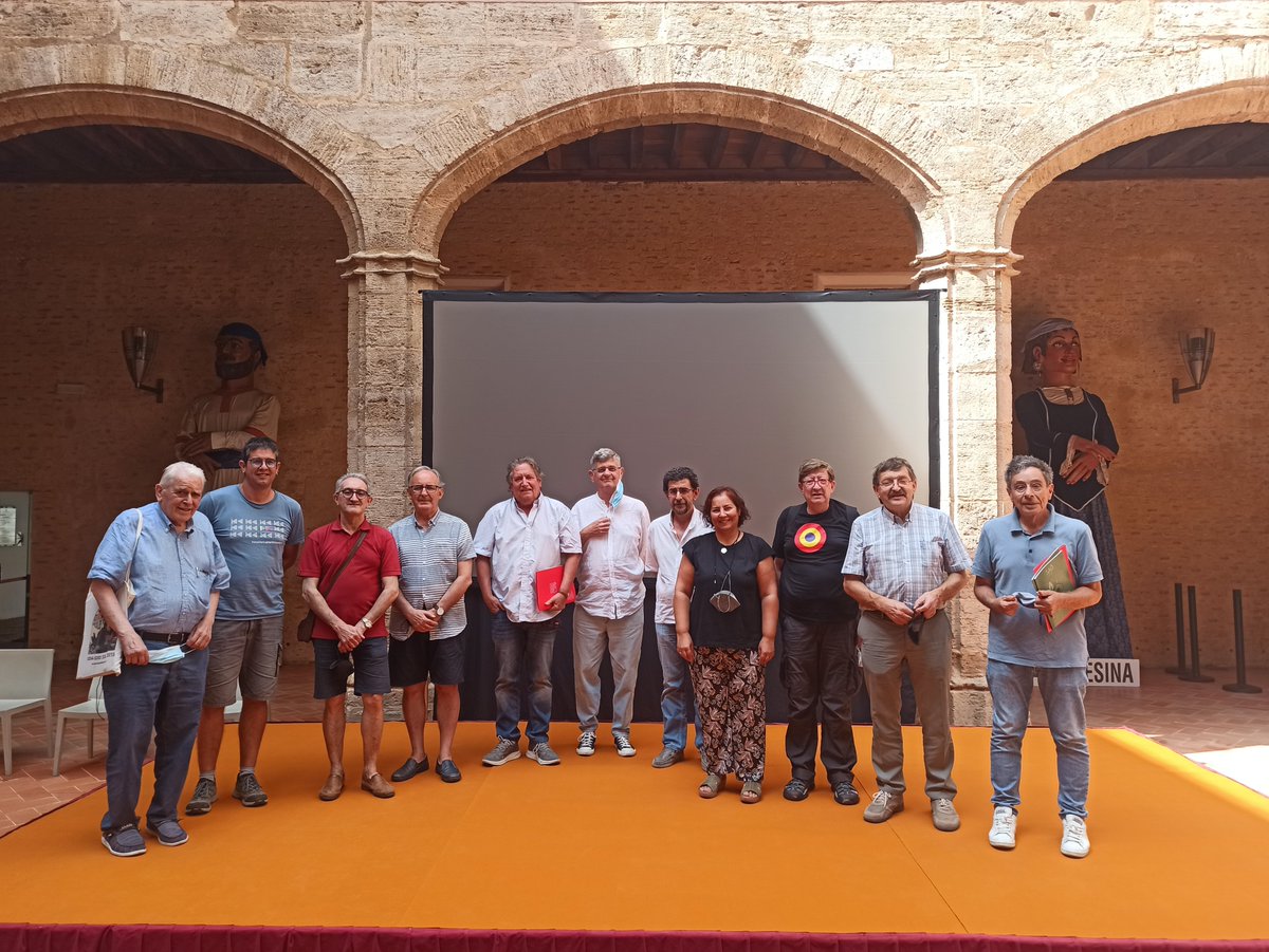 inst_estudis_PV's tweet photo. El dissabte tinguérem el plaer d'acollir la reunió de la Junta de la #CCEPC a la nostra seu. En aquesta trobada, també s'acordà la incorporació de #IDECOHortaSud a la Coordinadora. #CentresEstudis #Patrimoni #CulturaPopular
👇👇
https://t.co/EKNH4gPUqT https://t.co/DhXaBZ7mNp
