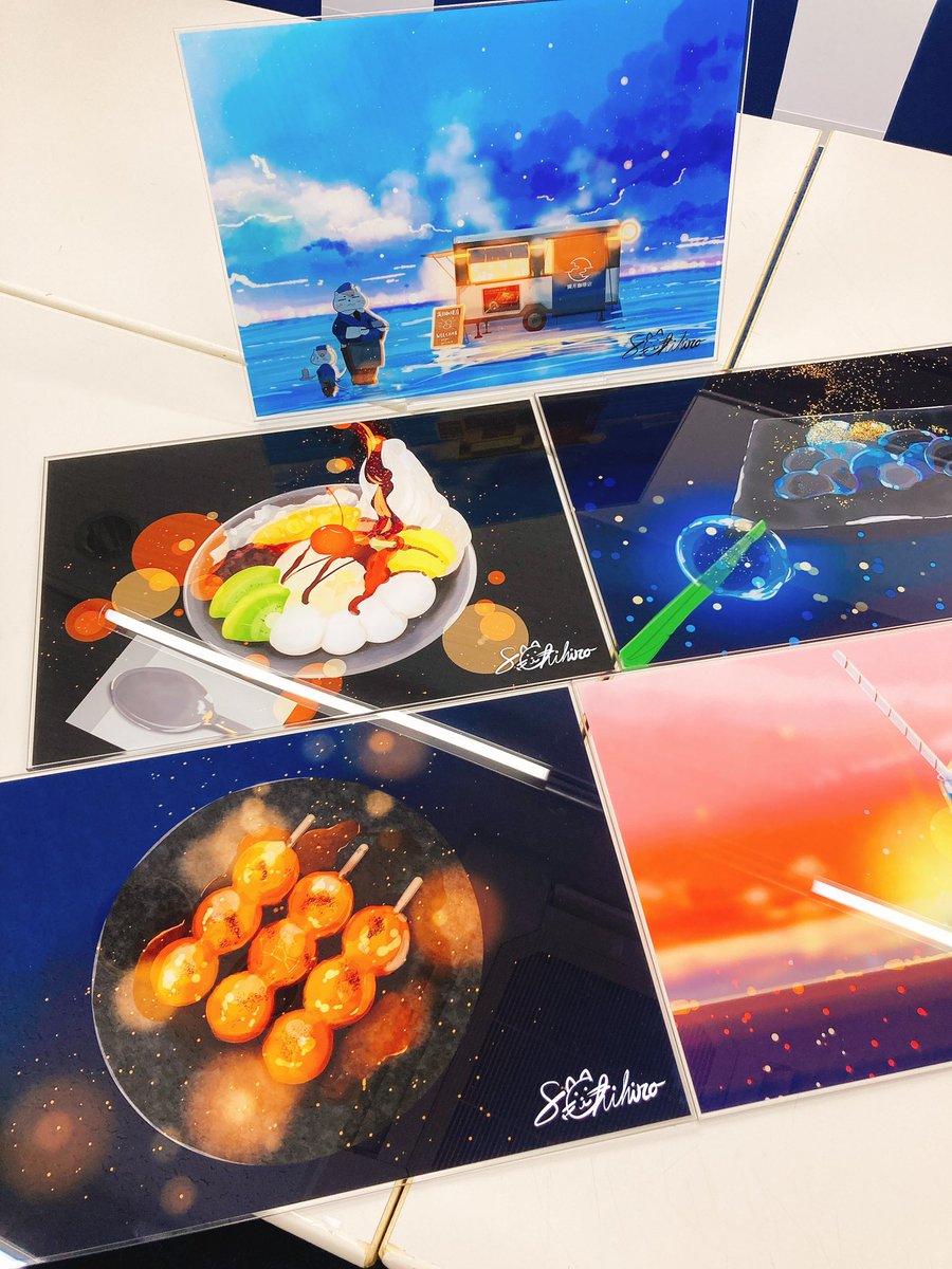 「そして前に告知したアクリルパネルにもご対面。印刷めちゃキレイ✨
#満月珈琲店 」|桜田千尋🌖2月17日よりプラネタリウムコラボのイラスト