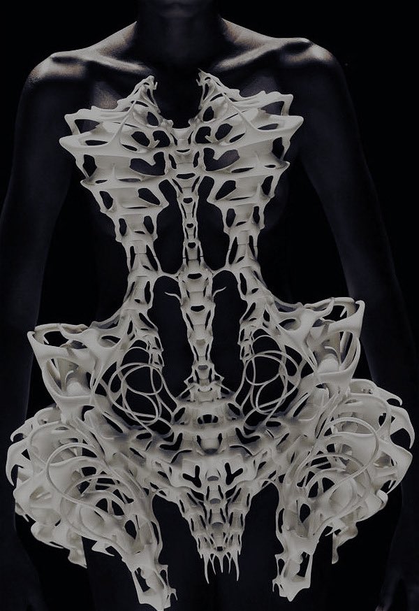 LACROlXS's tweet photo. I'd die if i see an iris van herpen in real life https://t.co/RJbQLhPx4n