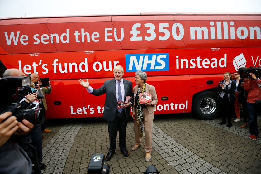 MARIEBARRET5's tweet photo. Boris Johnson va augmenter les taxes pour couvrir le déficit de la sécurité sociale? On se souvient de sa campagne Brexit disant que c'était l'argent versé à l'UE qui empêchait de financer la sécu?🤥

https://t.co/EF5l8Lkznm https://t.co/6QSlkkpwB7