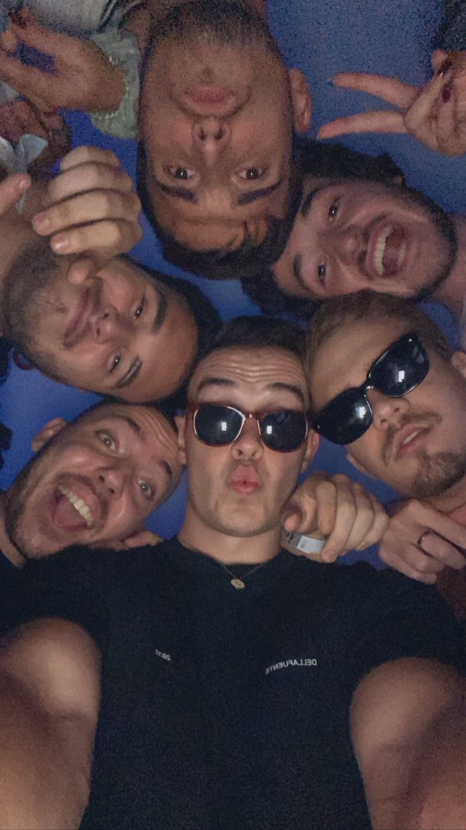 Chavales con más taras que virtudes. AMO A MI PUTA FAMILIA.