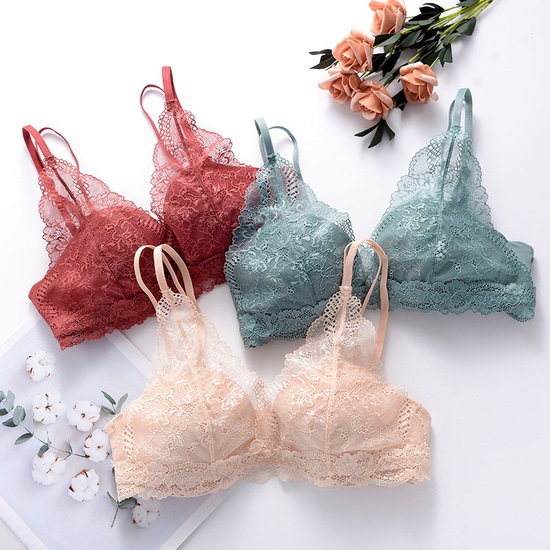 Lasarin ノンワイヤーセット全品
1480円（税込）📦送料無料

〜小胸さんの良きパートナー〜

“ ほんのり甘い空気を漂わせて… ”
クラシカルなカップにレースを重ねてほの甘に🌸ふっくら谷間をメイク💫

A〜Ccup
bit.ly/38YK8bb