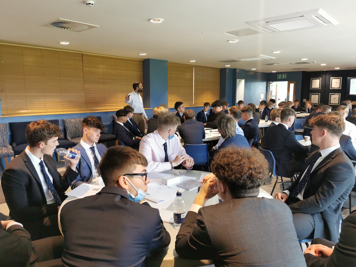 Sed_Academic's tweet photo. Mr Winterbottom delivers a brilliant Induction session to our new Year 12s. #sedberghY12induction https://t.co/2gZuy9F3WI