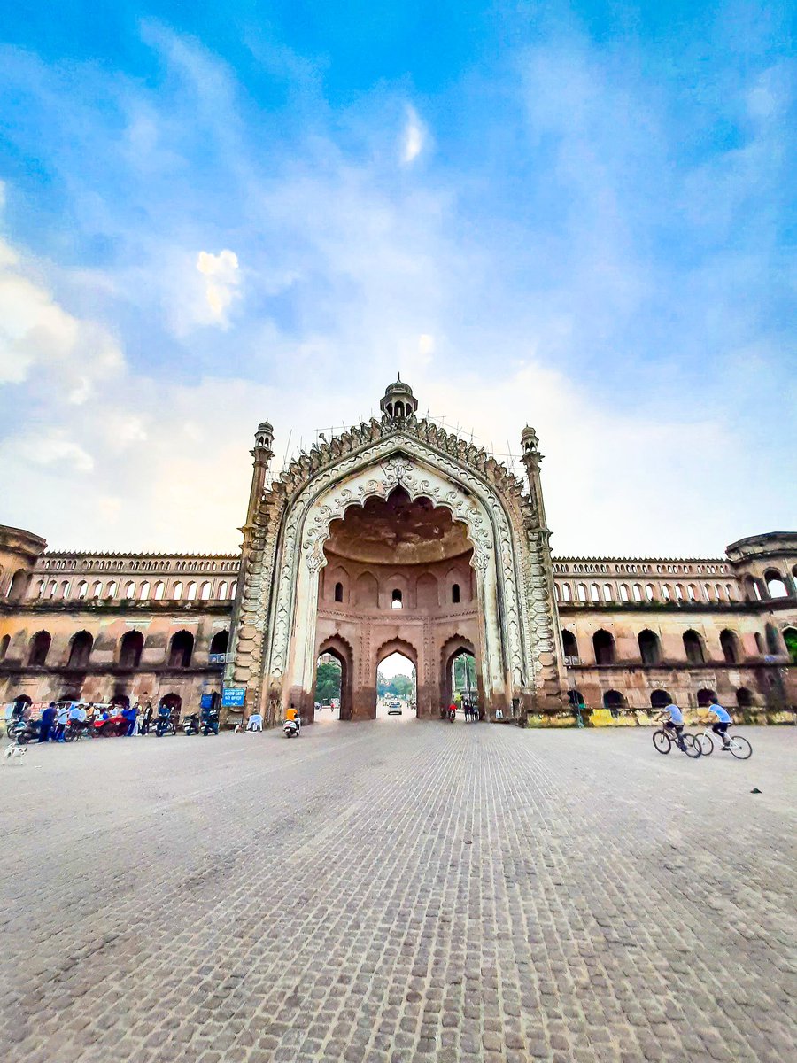 arjunpandey4u's tweet photo. The Roomi Darwaza was built during the rule of Nawab Asaf-ud-Daulah in 1784 under a food for work programme. The Kingdom of Awadh was hit by a major famine and the self-respecting people of the province, refused to take help from the Royal Treasury.
#RoomiGate
@incredibleindia https://t.co/nRYamHYBIK