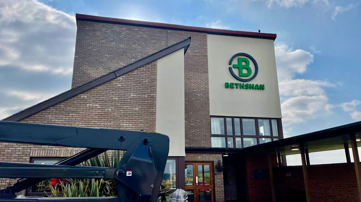 Now you don't! Thanks to Signs Express for our shiny new sign 😀