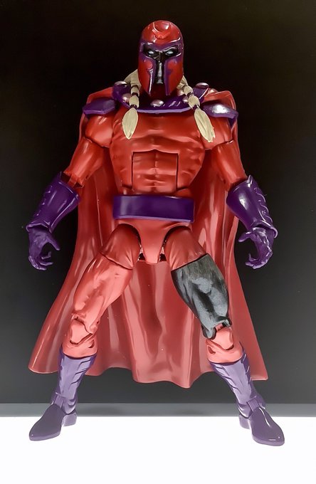 マーベルレジェンドのAoAマグニートー、顔をムーンナイトから移植したのだが、太腿も細かったのでやはりムーンナイトから移植してみる。
塗らないとイマイチ分からなそうだがなかなか理想のむっちり感がある。(h 