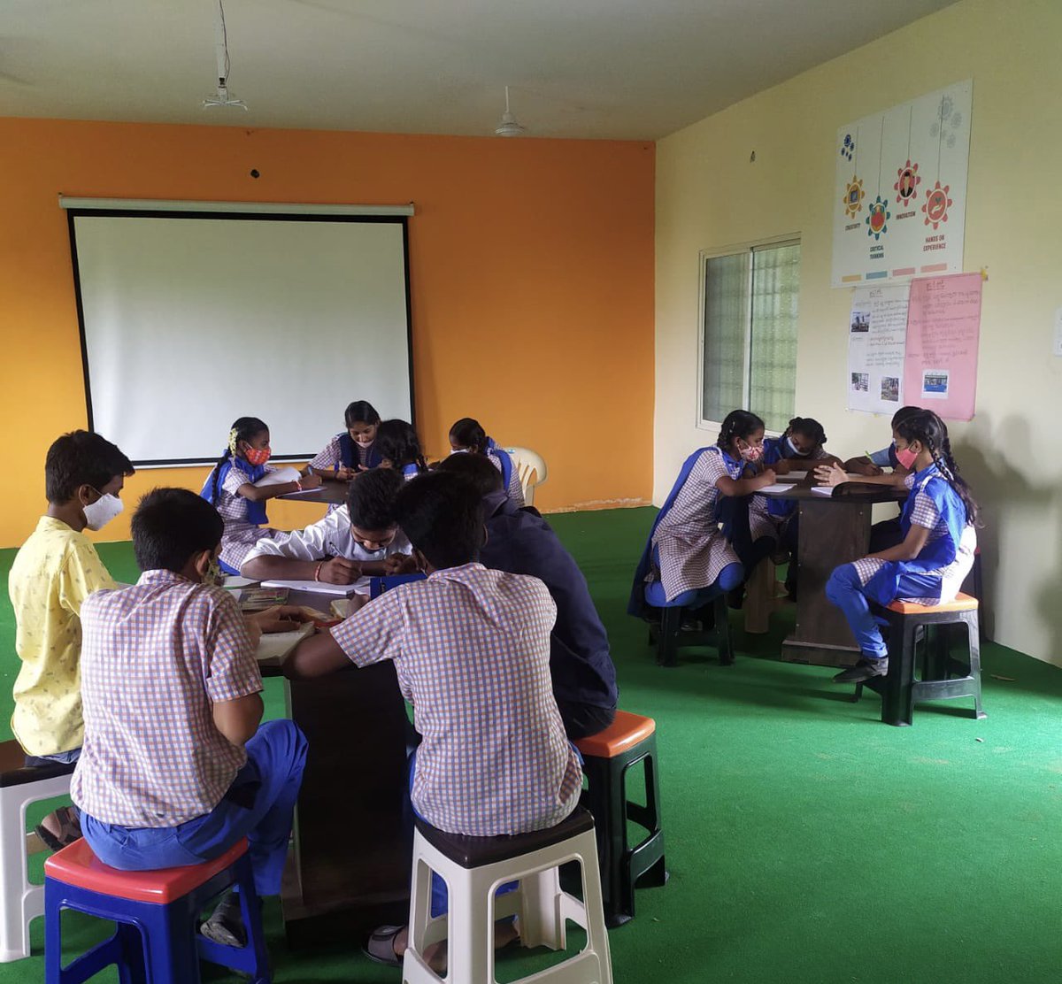 SRFFoundation's tweet photo. As schools reopen, conducting offline classes have become the norm. Under @CapgeminiIndia Atal Tinkering Labs (ATL) Program, we conducted a session on the Introduction to ATLs and Basics of Electronics in #Telangana (#Hyderabad)
#Learning
#SchoolReopened
#EducationForAll https://t.co/Nes2cj9bLX
