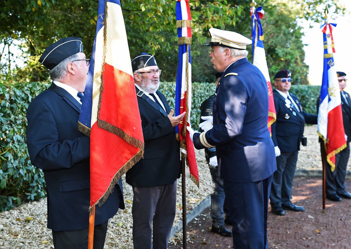 CPassion2020's tweet photo. Les membres de l’équipe Cholet Passion était présents lors des cérémonies commémorant les combats des Bois d’Anjou de l’été 1944. #Cholet #CholetPassion #CholetPassion2021 #ElectionsMunicipales #Devoirdememoire https://t.co/PyASln9esl