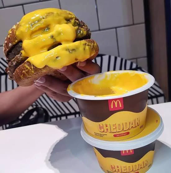 ブラジルのマックに行かなきゃ！！溶けたチェダーチーズボウルが美味しそう！