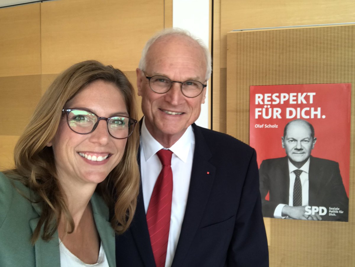 Sabine_Baetzing's tweet photo. Das war echt schön heute Vormittag bei der #AG60Plus den tollen @Lothar_Binding , wiederzusehen. Als ehemalige Kollegin aus der @spdbt und der AG Finanzen habe nicht nur seine Zollstock-Erklärungen vermisst... https://t.co/kpp0cgINA0