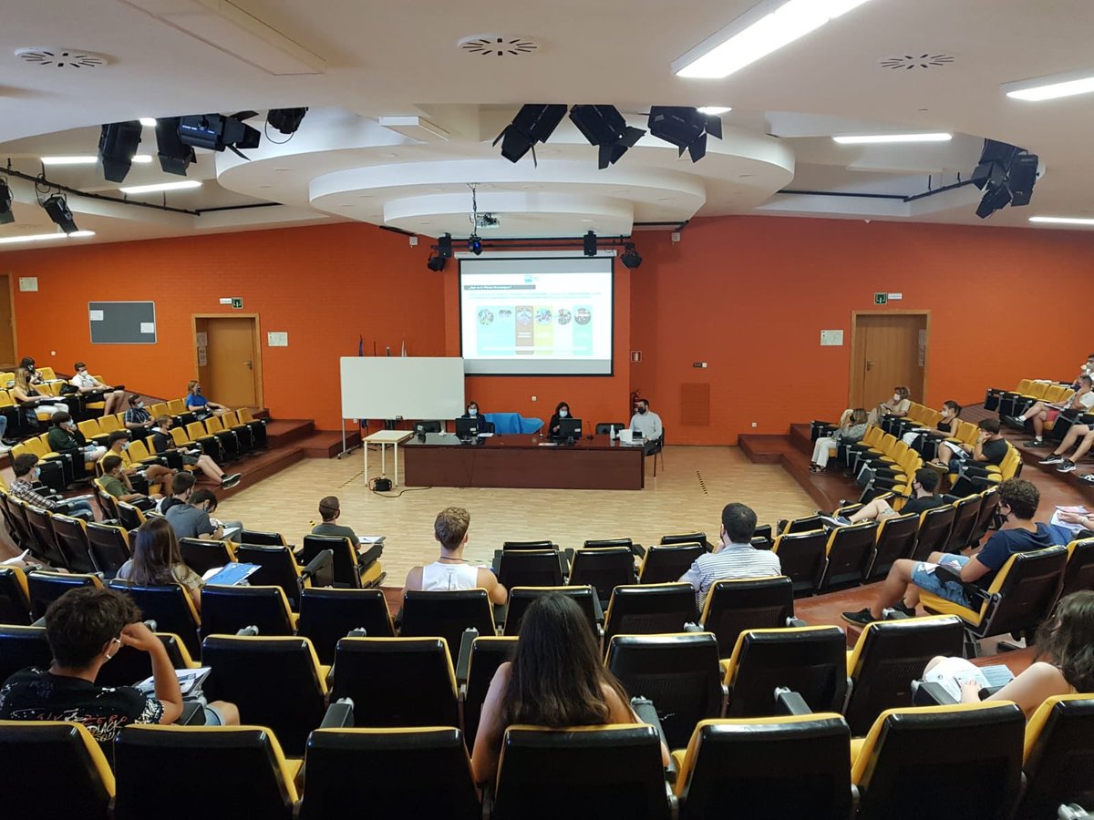 Ecocampus_UC's tweet photo. Esta mañana hemos mostrado las actividades de la Oficina @Ecocampus_UC @unican en la jornada de presentación a los alumnos de primero de @FLetrasUC #Geografía #Historia junto a @dafilosofiauc @BUCantabria @SoucanUC #Deportes #CIUC
¡Comenzamos curso con un montón de propuestas! https://t.co/kCOxd0r5Iu