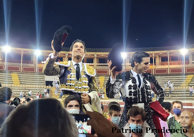 🔵 Ortega y Aguado, Puerta Grande en Lucena

La reseña en el siguiente enlace:

guarismodelocho.com/2021/09/ortega…

<a href="/TorosPlaza/">Plaza de toros de Lucena</a> <a href="/juanortegapr/">Juan Ortega</a> <a href="/pabloaguadocom/">Pablo Aguado▪️Comunicación</a>