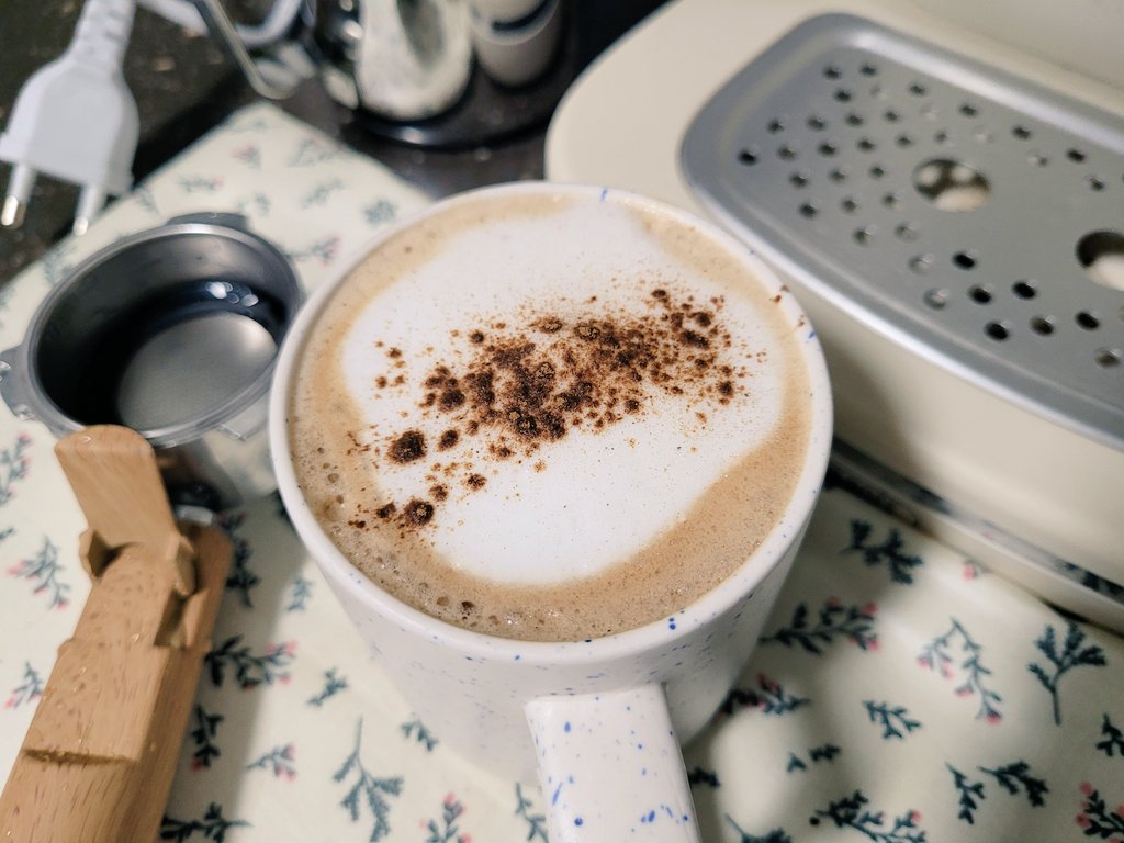 너무 불편해서 잘 안쓰는데, 추워지니까 우유 스팀할 수 있는 건 좋음☕☕