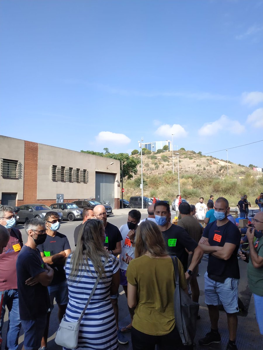 rotrenado's tweet photo. ✊ Todo nuestro apoyo y solidaridad con los trabajadores de la empresa #Mopavid de #Badalona.
Hace más de 2 meses q no perciben su salario y están completamente desinformados sobre la situación de su futuro laboral. 
#Badalona no puede permitirse seguir perdiendo industria https://t.co/1twUvCm8ya