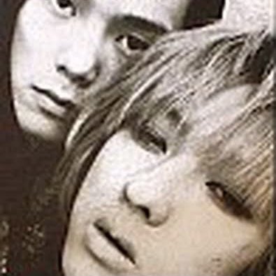 Vkeisilver's tweet image. 自分がよく聴いていたジャケットの中のアーティストの年齢を自分が超えてしまったことに時の流れの早さを感じる

あの曲の歌詞はこういう感情だろうかとか今の自分で想像するのは結構楽しい