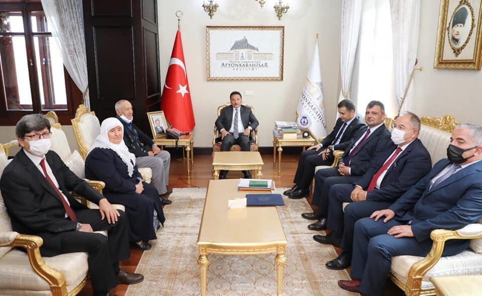 Emirdağ Yeni Bir Anaokulu' na Kavuşuyor

İlçemiz Karşıyaka Mahallesi'nde hayırsever vatandaşlarımız Ali Altıntaş ve Fidan Altıntaş' ın destekleriyle yapılacak olan 4 derslikli Anaokulu' nun protokolü, Sayın Valimiz Gökmen Çiçek ve Protokol üyeleri ile yapıldı.