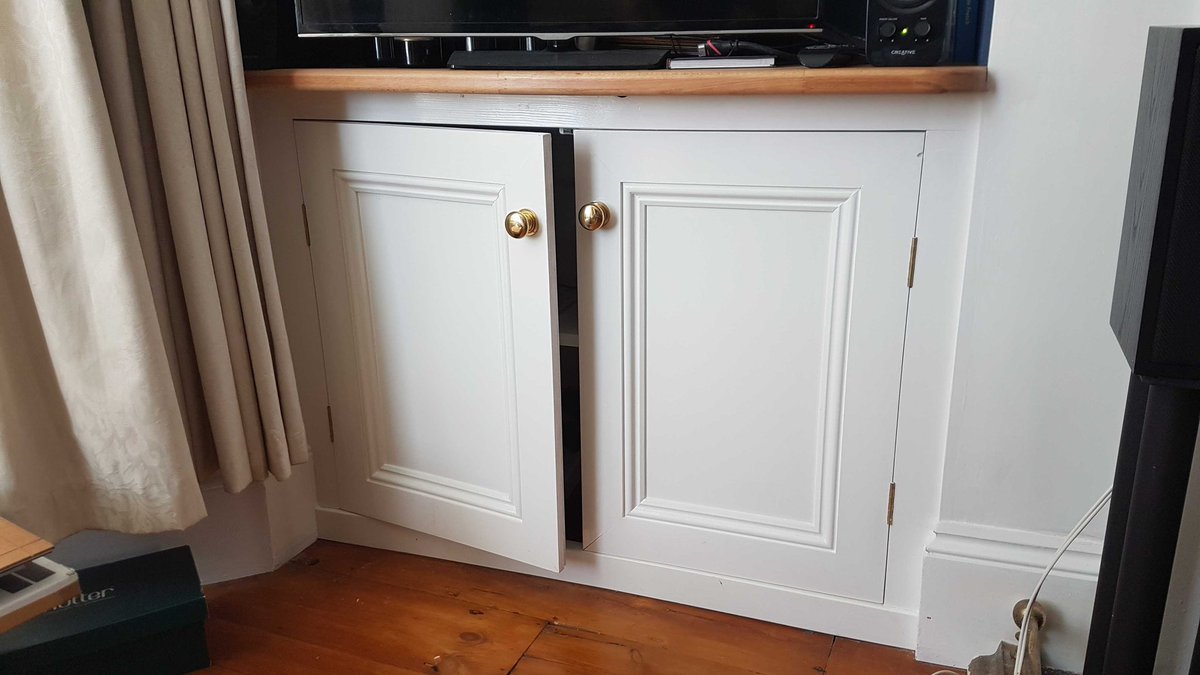some great looking cupboard doors built recently by our member Robert Deas! 🛠️