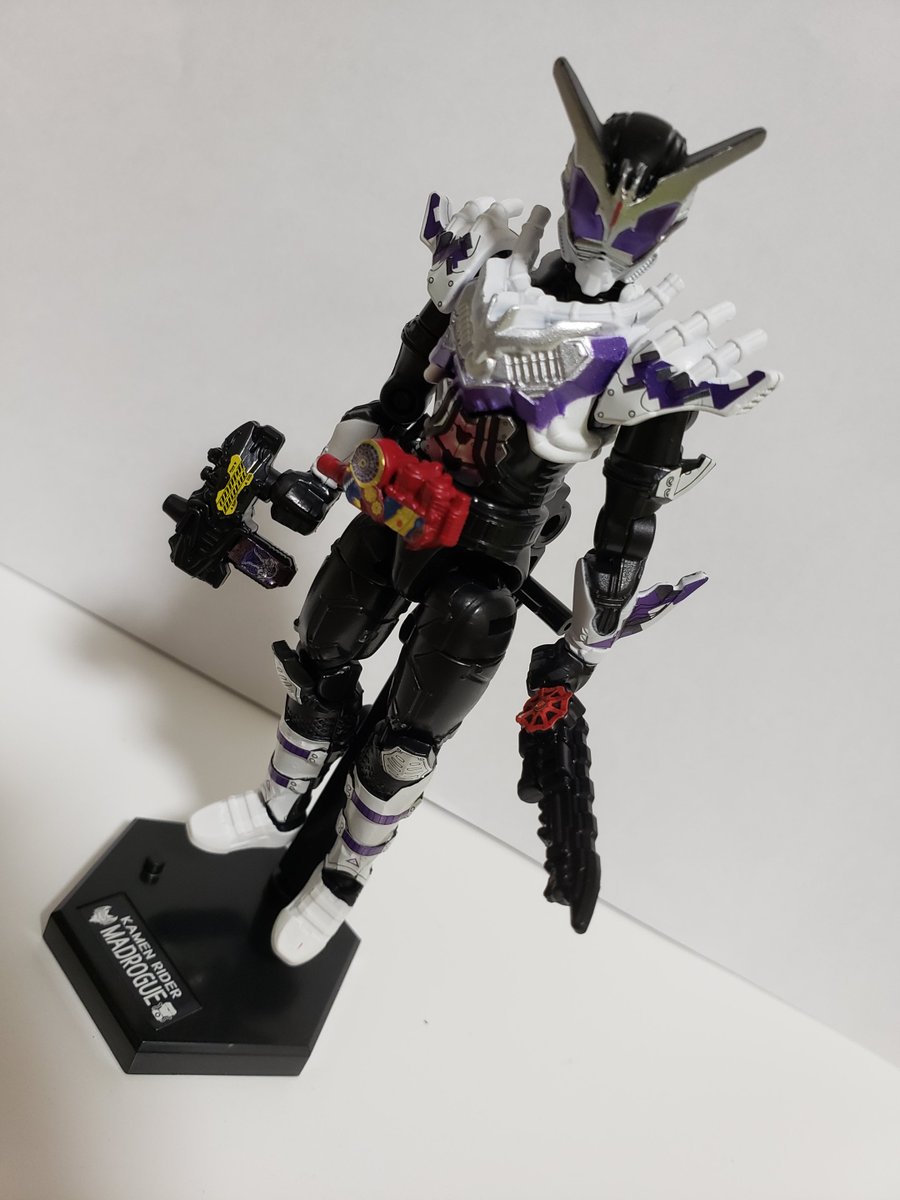 装動 マッドローグ

完成
ネビュラスチームガンは無いからナイトローグからトランスチーム拝借
ビルドは味方も敵も秀逸デザイン過ぎてヤバい😐
そして驚いたのが白いアーマー部分が艶消しマット塗装されてた所😲
皆つるつるなのにマッドローグだけざらざら質感 