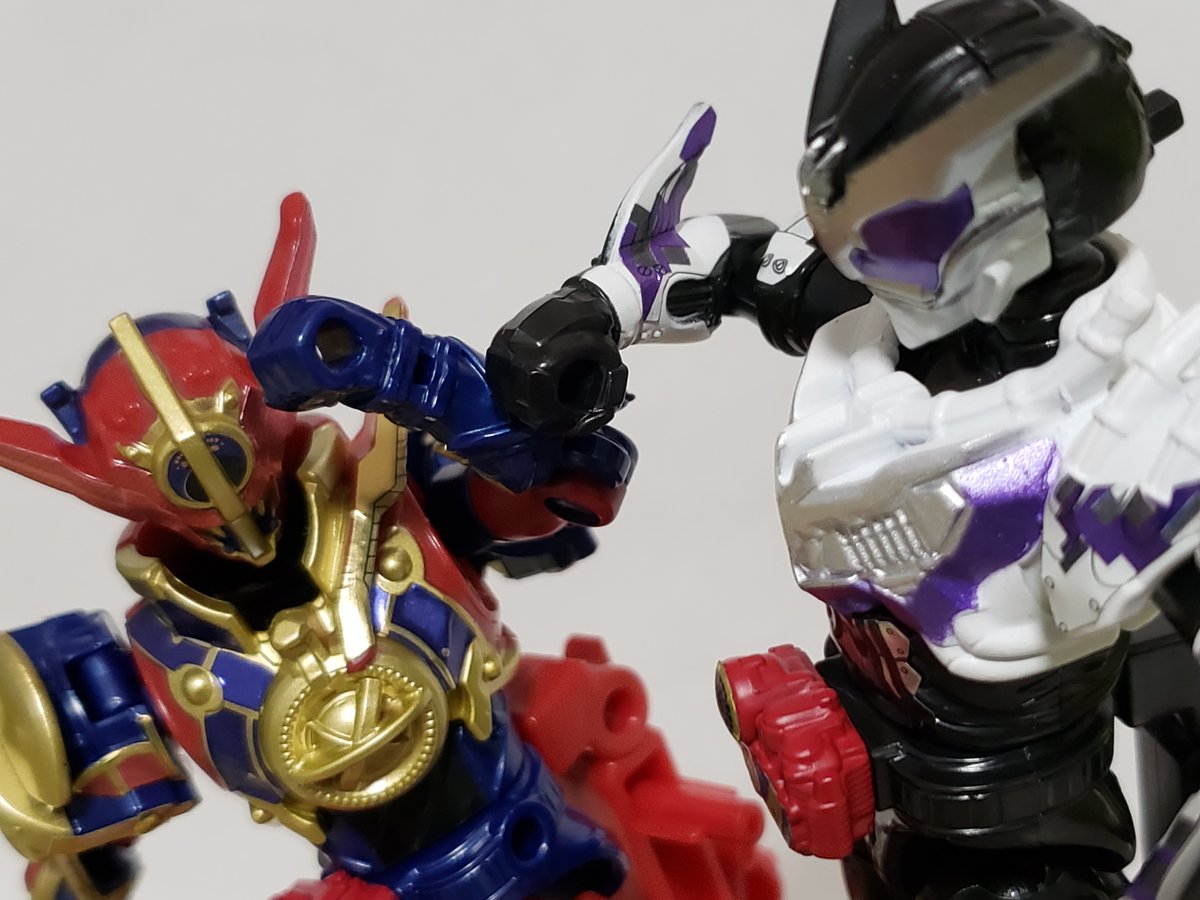 装動 マッドローグ

完成
ネビュラスチームガンは無いからナイトローグからトランスチーム拝借
ビルドは味方も敵も秀逸デザイン過ぎてヤバい😐
そして驚いたのが白いアーマー部分が艶消しマット塗装されてた所😲
皆つるつるなのにマッドローグだけざらざら質感 