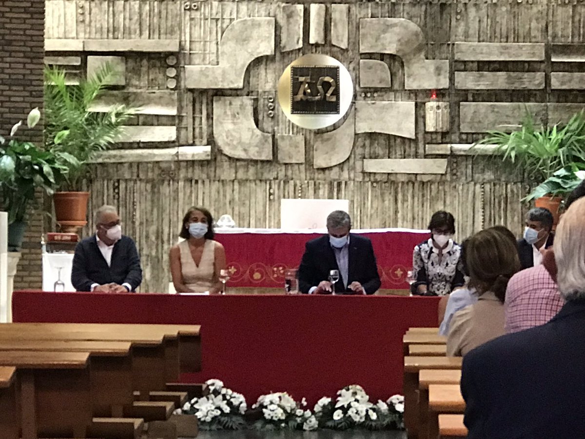 Hoy celebramos la toma de posesión de las nuevas direcciones de los Colegios de Valladolid; María Jesús Pardo <a href="/csjva/">Colegio San José (Valladolid)</a> y Margarita Balsa <a href="/cristoreyva/">Centro educativo Cristo Rey - Jesuitas</a> Les deseamos suerte en esta nueva etapa <a href="/sjcastillayleon/">sjcastillayleón</a>