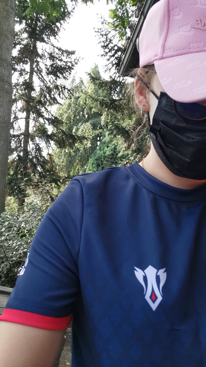 <a href="/IraeGaming/">Irae</a> partout avec moi, même à Disneyland Paris ✨