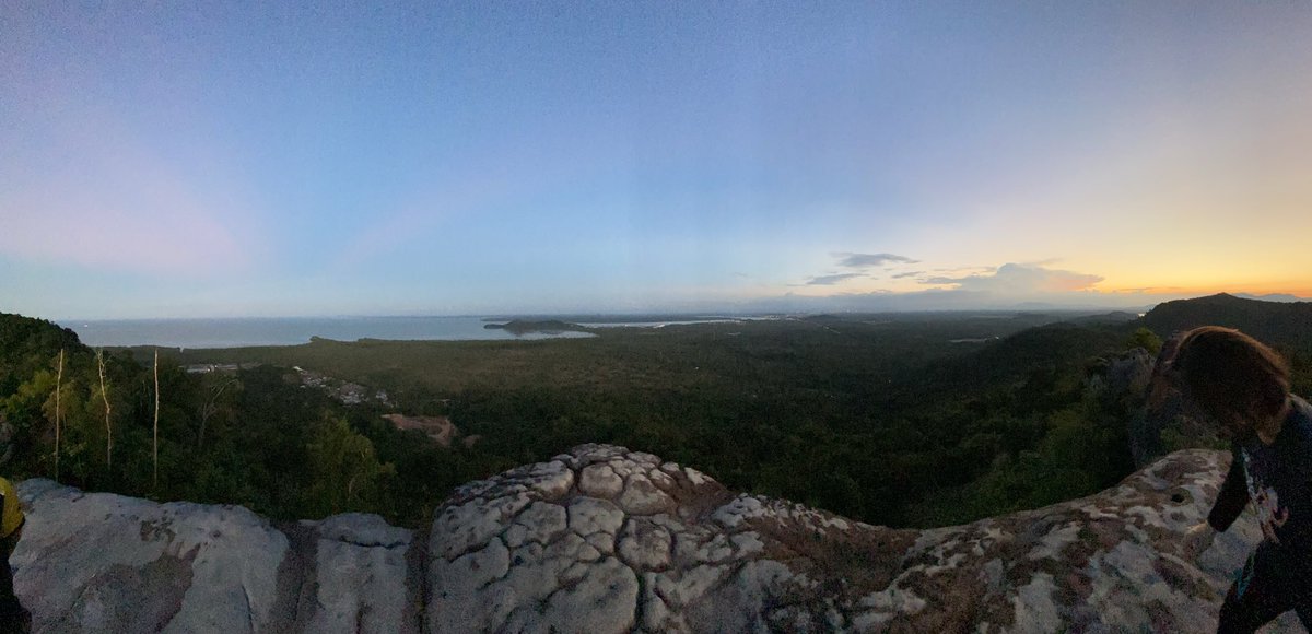 EdwinNurdjajadi's tweet photo. Im keeping my fingers crossed for my wife & daughters will join me to catch #sunset at Bukit Batu #Selabat next #Monday & Sept 16 is a public #holiday #MalaysiaDay #Hiking #adventure #NaturePhotography #Sarawak #BorneoAdventure @khalidainie @sarawakian @CorrineAbdullah @Erichdan https://t.co/qAjkQEGY3y