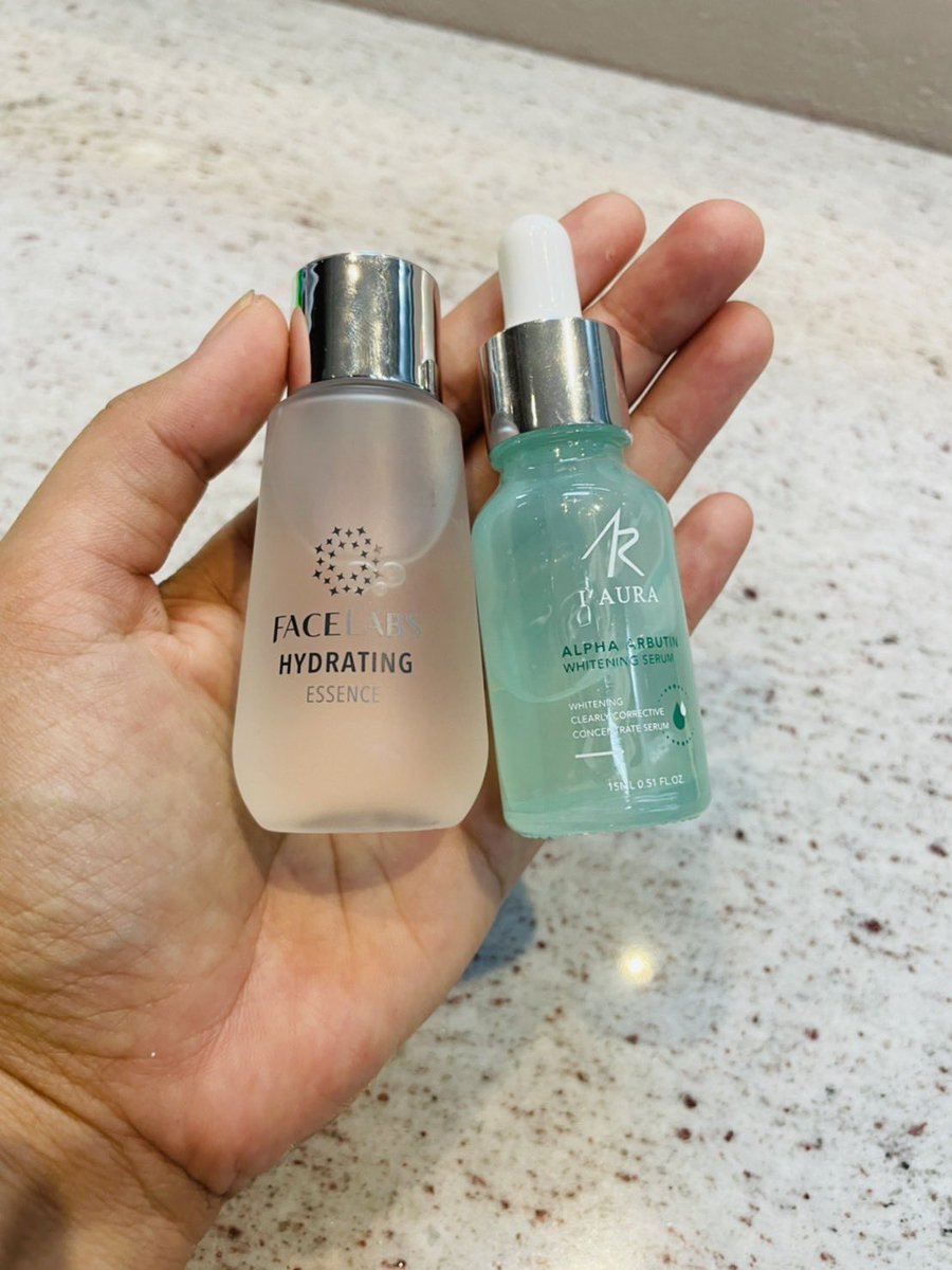 pj_533's tweet photo. เวลาที่สิวบุก หรือ ผดขึ้นเยอะๆ เราใช้ 2 ตัวนี้แล้วผิวดีขึ้น #facelabs เราใช้แล้วผิวไม่แห้ง และ หน้าก็ใสขึ้นด้วยนะ เป็น Essence ที่ดีอีกตัวที่ชอบ ส่วน Serum #IAura เป็น ไวท์เทนนิ่งเนื้อดี มีกลิ่นหอมอ่อนๆ ก็เริ่ด ใช้คู่กันยิ่งปัง #ของดีบอกต่อ https://t.co/Ox9pLDK4pX