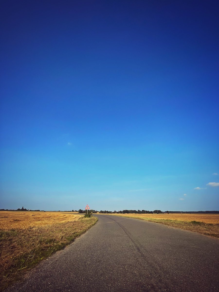 I had a very chilled out birthday, just the way I wanted it to be. The sun was shining and it was a beautiful day! 🌞

#Lincolnshire #lincolnshirewalks #DogsofTwittter #Sunshine