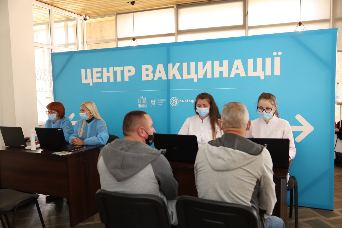 himuratsahin's tweet photo. So happy to hug #vaccine carriers in use during our field visit across #Ukraine funded by #Japan delivered years back. Now, they are in use for both #childhood & #covid19 #togetherwecan #forverychild #ukraine @unicefinJapan @UNICEF_UA @OsnatLubrani
#vaccineswork @Roberto_Benes https://t.co/8NabTgJXlc