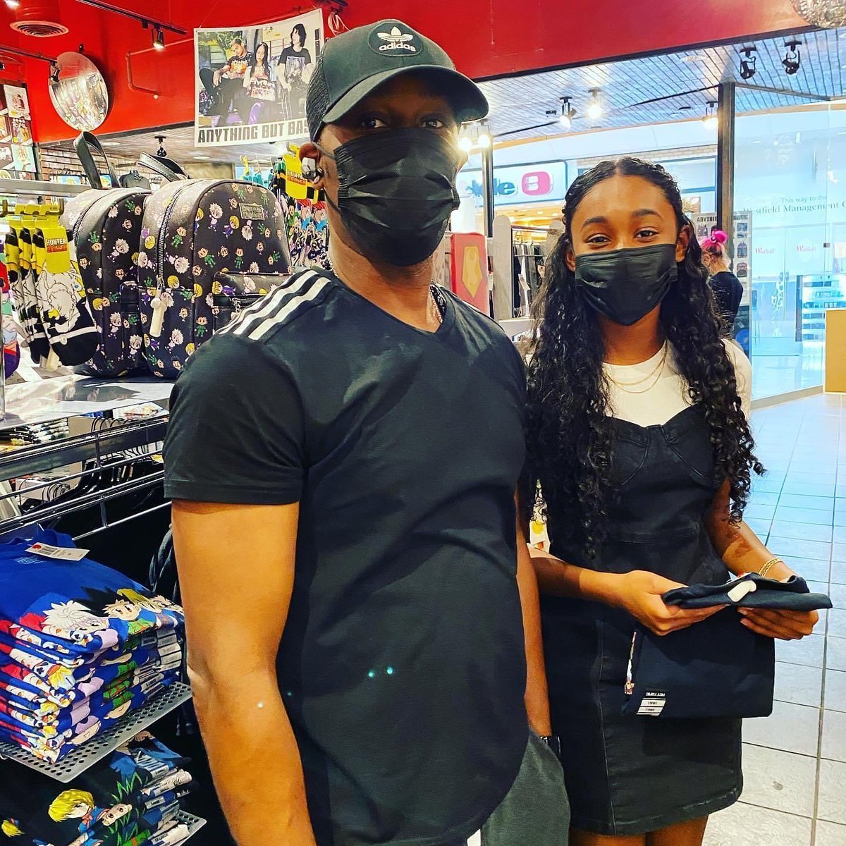 dfhappy's tweet photo. Today is my niece Keiraβs 15th Birthday. Sheβs one of the best of us. Kinda shy but it doesnβt stop her from excelling. Praying she enjoys her special day. ππ₯°π₯³π #beautifulandtalented #blessed #birthdaygirl #loveher π Thatβs mom in pink and dad with the masks. Yep https://t.co/PEsRYpfjGG