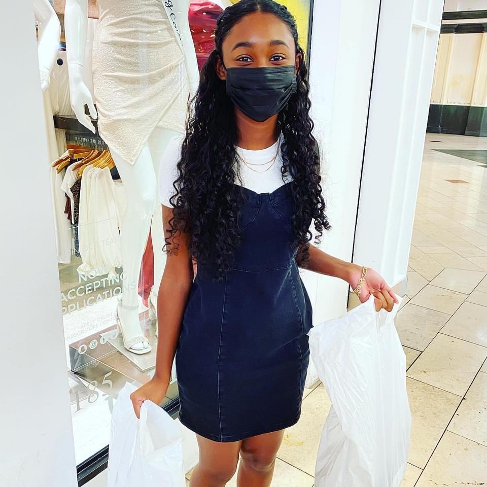 dfhappy's tweet photo. Today is my niece Keiraβs 15th Birthday. Sheβs one of the best of us. Kinda shy but it doesnβt stop her from excelling. Praying she enjoys her special day. ππ₯°π₯³π #beautifulandtalented #blessed #birthdaygirl #loveher π Thatβs mom in pink and dad with the masks. Yep https://t.co/PEsRYpfjGG