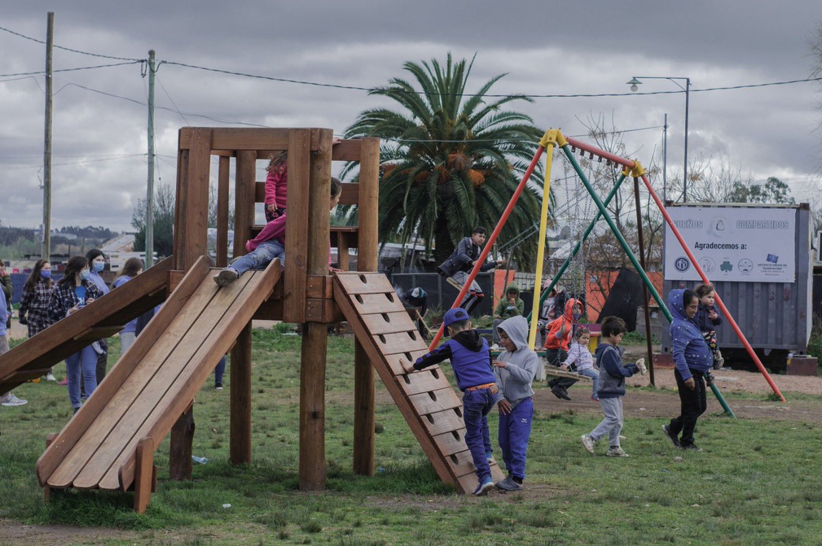 Ayer inauguramos el espacio deportivo y recreativo Sueños Compartidos 🌱

👉🏻 Un proyecto pensando desde la comunidad, donde vecinas, vecinos, voluntarias y voluntarios trabajaron en conjunto para materializar su idea 💡.
