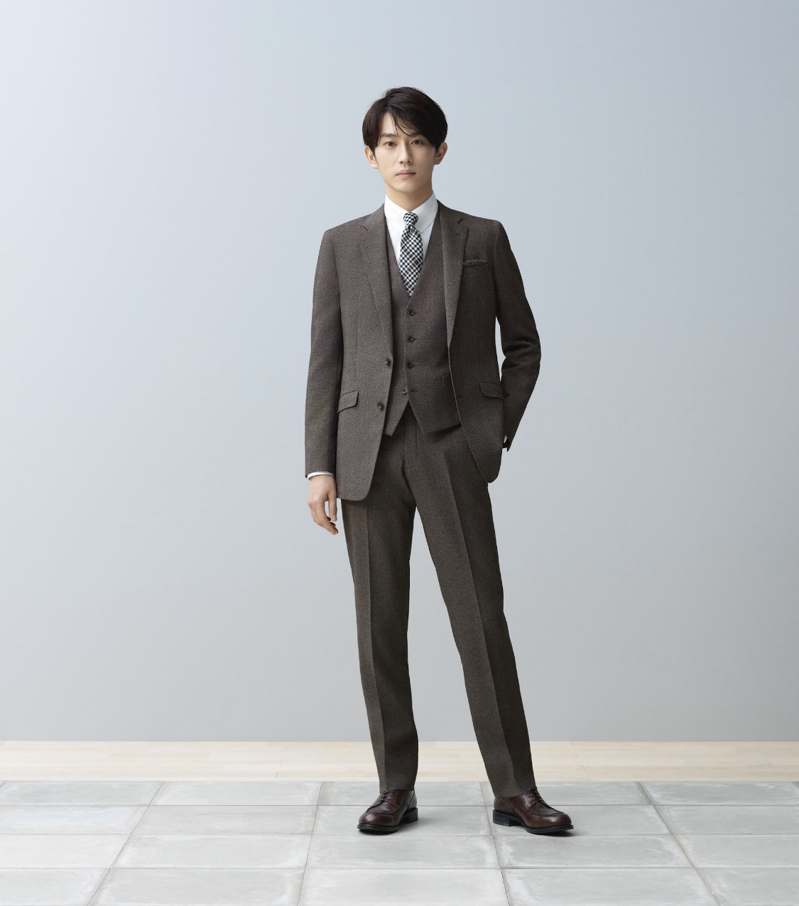 ネイビースーツ　スーツセレクト　杉野遥亮 杉野遥亮がスーツセレクト初のイメージキャラクターに就任